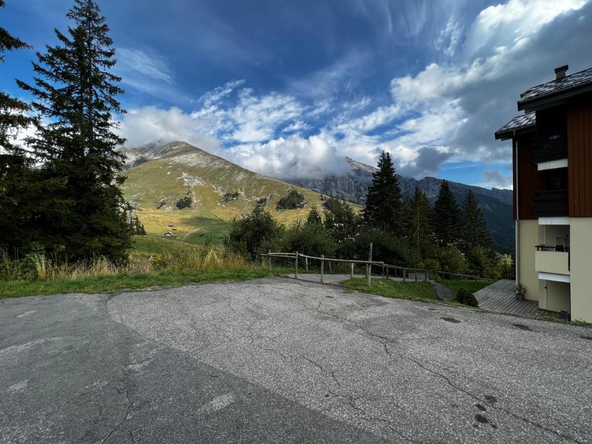Appartement La Clusaz Avec Terrasse Sur Les Pistes De Ski Manigod Bagian luar foto